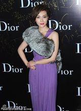 组图：董洁桃红色礼服娇媚可人 陈数高贵典雅