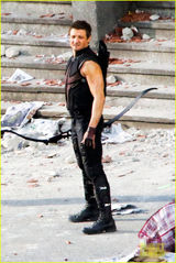 组图：《复联2》片场红女巫火辣 鹰眼制服有变