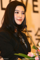 幻灯图集：范冰冰黑衣代言 长卷发披肩妩媚