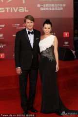 组图：金爵奖评委亮相余男成“一点红”