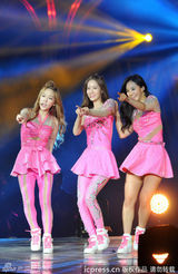 高清组图：少女时代台湾开唱引2万观众男饭热情