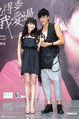 幻灯图：何润东首次担任制作人 大S现身为其庆功 