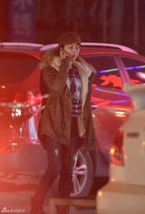 组图：马苏素颜回京 与友聚会吃火锅