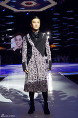 组图：众星冬夜闪耀时尚大典 倪妮甜美梁静霸气