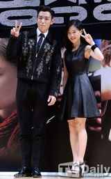 组图：TOP宣传《同窗生》 与金有贞亲密互动