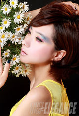 组图：万茜最新杂志大片化身冷美人