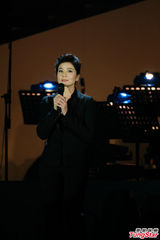 组图：梅艳芳逝世十周年 圈中好友登台悼念