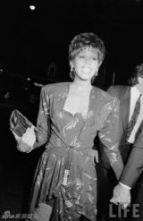 组图：惠特尼去世一周年 巨星珍贵旧照曝光