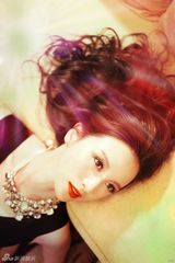 组图：张萌全新热辣写真出炉 展晶透美肌小脸达人