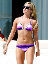 幻灯：蕾哈娜为新专辑庆功 《新月》强势首映