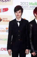 高清组图：韩团2NE1Beast等亮相Melon音乐颁奖礼