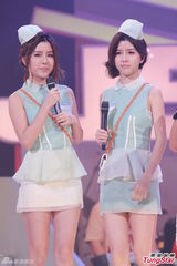 组图：《劲歌金曲》录影 容祖儿米奇装现身BY2献唱