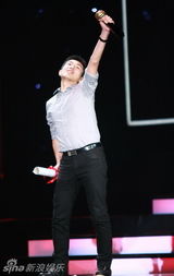 幻灯图：首届“金鹏奖”揭盅 冯小刚领军评审团