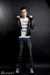 幻灯图：张天野拍时尚写真 变身帅气俊朗型男