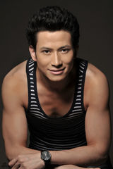 组图：李金哲拍摄硬汉写真 野性魅力深沉内敛