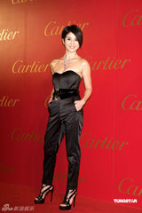 幻灯图：杨采妮低胸装帅气 贺军翔物色新经纪人