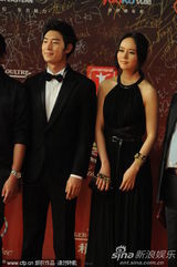 组图：《建筑学概论》李济勋韩佳人等走红毯