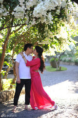 组图：陈数赵胤胤抵达巴厘岛 接受当地风俗祈福