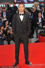 组图：罗伯特雷德福白衣潇洒 希亚-拉博夫黑装帅气