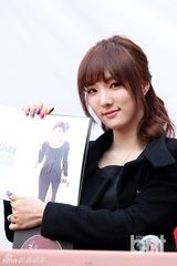 组图：女团Stellar举办粉丝签名会笑容甜美