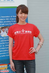 组图：官恩娜否认被林峰摸胸 澄清与旧爱复合