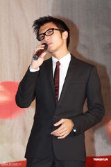 组图：谢霆锋赴北京参加活动 拒谈张柏芝寄情工作