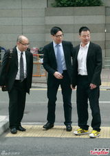 组图：陈志云贪污案重审 王喜陪同表情轻松