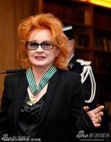 高清：老牌明星Syberberg获法国文化部长授艺术勋章