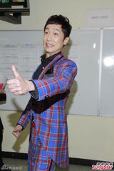 组图：众星助阵TVB慈善 巫启贤为马航乘客祈祷