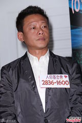 组图：蔡明亮李康生牵手公益 放电影助街友饱餐