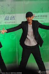 组图：上海电视节红毯 钟汉良尽展乔帮主风范
