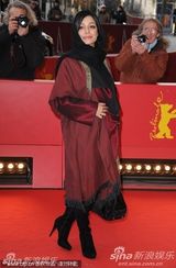 高清图：《内达和西敏》首映 女星莱拉-哈塔米亲民