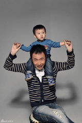 组图：《北漂鱼》姜峰亲子写真演绎绝世好爸