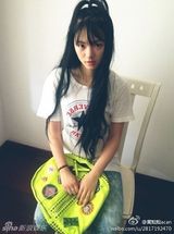 组图：武大女神微博走红 清新甜美运动风