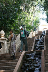 梁静管虎参观民族文化村 感受激情草裙舞