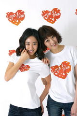 高清图：文根英金强宇携手为慈善 展现温暖笑容