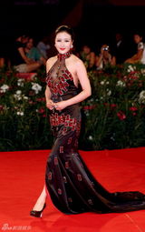 高清图：电影《白蛇传说》威尼斯电影节首映红毯