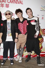 组图：苏打绿为啤酒节献唱 青峰现场掀高潮