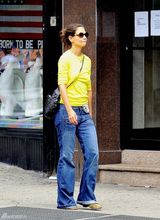 组图：前阿汤嫂独自逛街 街头表情落寞