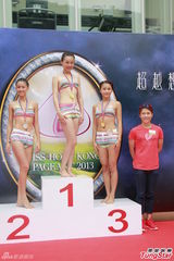 组图：港姐佳丽首度泳衣亮相 水上展傲人身姿