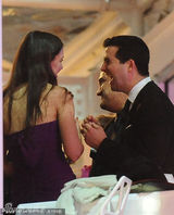 组图：前阿汤嫂凯蒂火速觅第二春 神秘男搂腰摸玉臂