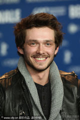 幻灯图集：《如何结束夏天》记者会 俄罗斯型男斗帅