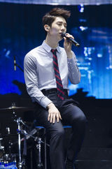 高清组图：2AM香港火热开唱 个人舞台技压全场