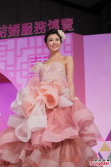 组图：王君馨高调表明处女身份 否认与男友同床