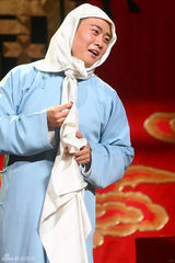 组图：德云社办栾云平专场 郭德纲捧哏替徒弟感不易