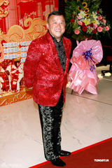 幻灯：黎明现身《泰山》演出 曾志伟主持认真严肃