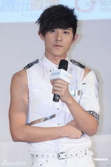 组图：LOLLIPOP F专辑庆功大秀舞技 公布择偶标准