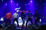 高清组图：韩团2PMT-ara等募捐活动劲歌热舞