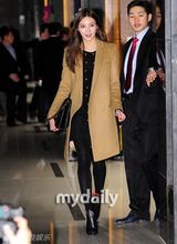 组图：严泰雄大婚众星道贺 李孝利戒指惹眼