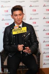 组图：新浪娱乐明星街拍盛典对话吴奇隆